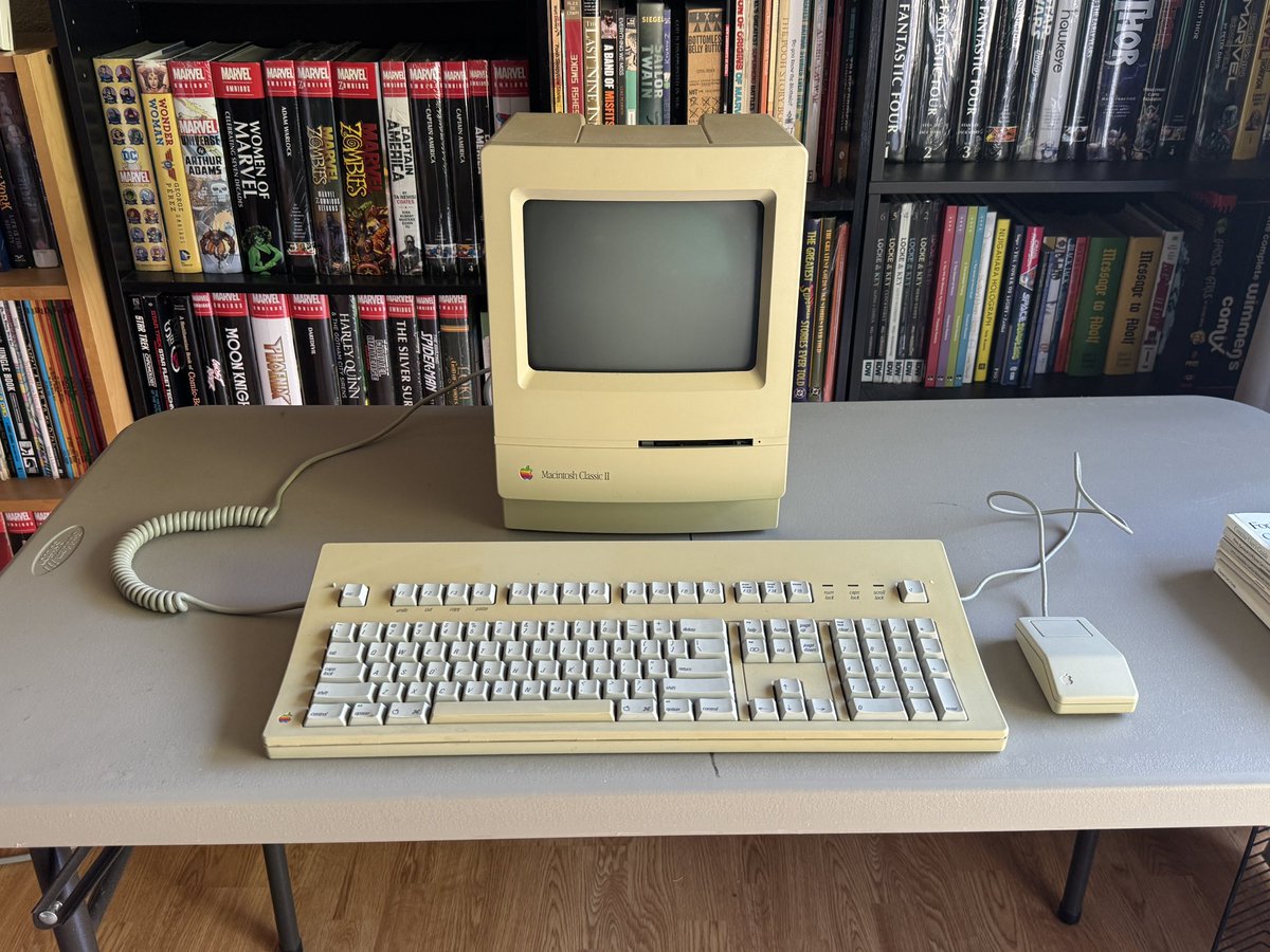 AaronMeyers's tweet photo. I got this at an estate sale today for $10! Works! Now I need a floppy to reload the OS… https://t.co/pMtdO7GHNX