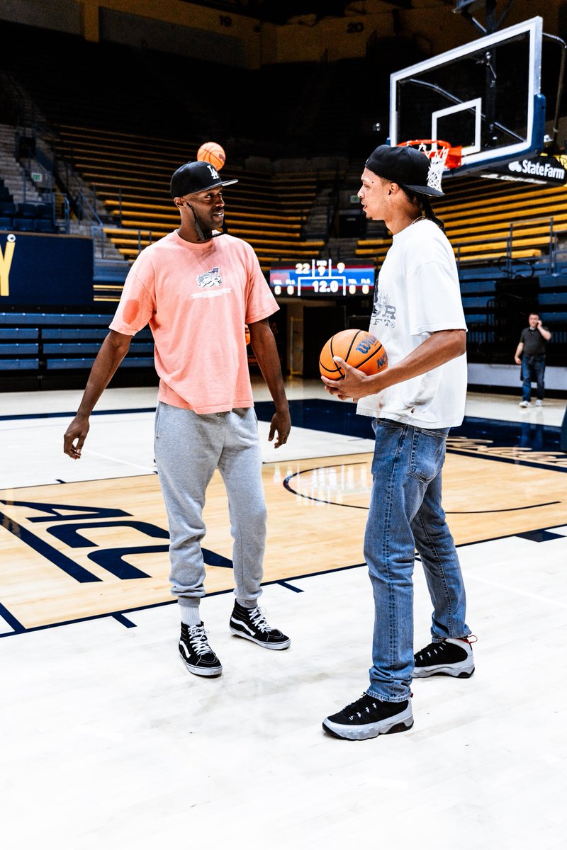 CalMBBall's tweet photo. Former Bears in the house 🐻 

#GoBears | #ThroughAndThrough https://t.co/uX9AYGiR1i
