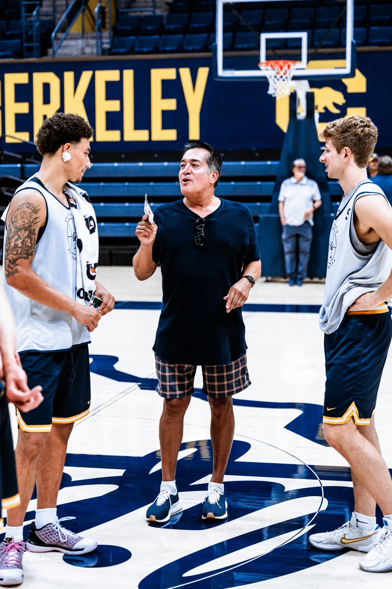 CalMBBall's tweet photo. Former Bears in the house 🐻 

#GoBears | #ThroughAndThrough https://t.co/uX9AYGiR1i