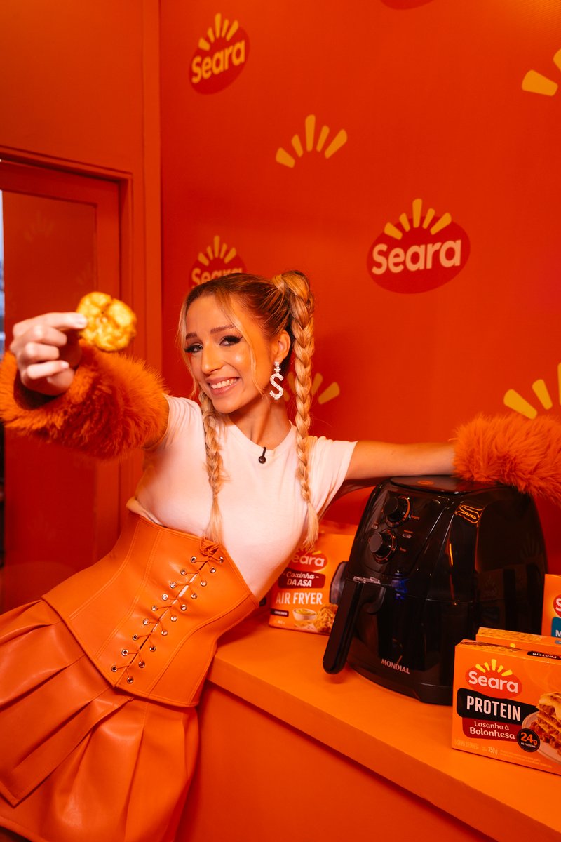 seara_brasil's tweet photo. Eu ouvi #SamiraComSeara? Hoje é dia de metal, mas nosso espaço tá mais pop do que nunca 💅 

Já colocou sua bota pra curtir a Cidade do Rock hoje? Rock in Rio 2026 + @seara_brasil https://t.co/OVxCwxuxyL