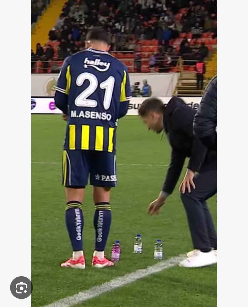 BurhanSaydam2's tweet photo. @fenerlimete09 hocam iyidir su siseleriyle gol attirmisligi var. https://t.co/QEvSKSd7BH