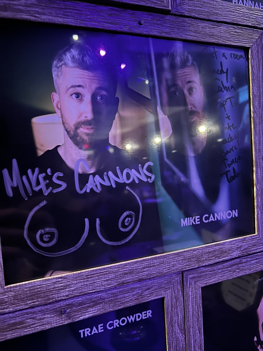 PaperPlanes2010's tweet photo. At the Comedy Cabin rn and they sat me next to this gem of a signed headshot 😂 @IamMikeCannon https://t.co/XPHOMFBNua