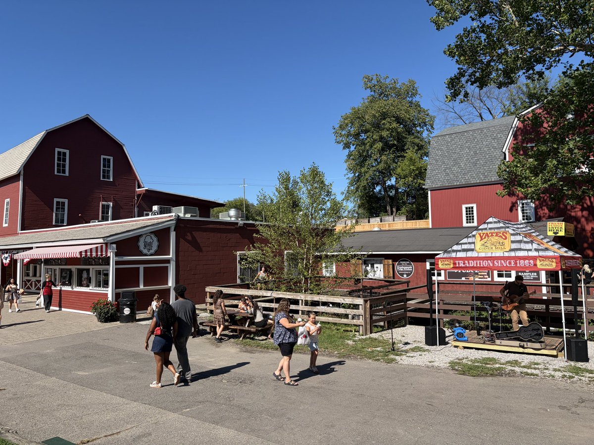 electwebber's tweet photo. Stopped by Yates for some donuts and cider - a great Rochester area tradition as we get into the Fall. https://t.co/zc8ZzYo1aK