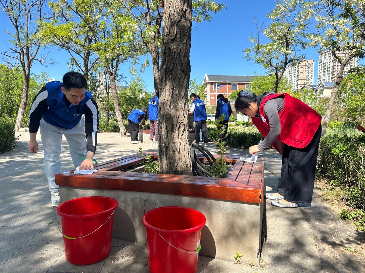 Zoekowalski's tweet photo. Join our neighborhood garden cleanup this Saturday 9AM at Central Park! Bring gloves, make friends, and help spruce up our shared space—every hand counts! https://t.co/347MnuUP8D