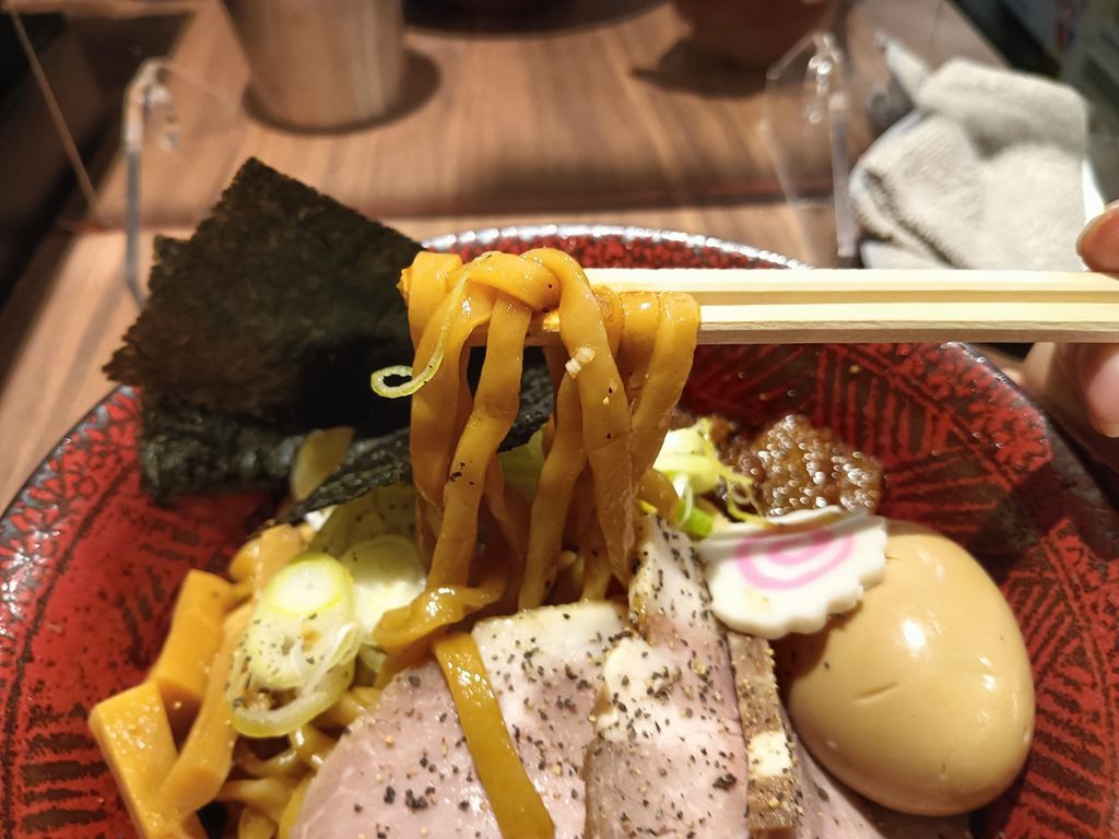 hermita_akiba's tweet photo. 濃ぃ～味に衝撃。「化物語」由来の油そば店「するが」―アークラーメン王子の不定期レポート

➡️「化物語」ファンならピンとくる？「物語系ラーメン」の新店
https://t.co/fw1eMcajnG https://t.co/AG6fWq3KHQ