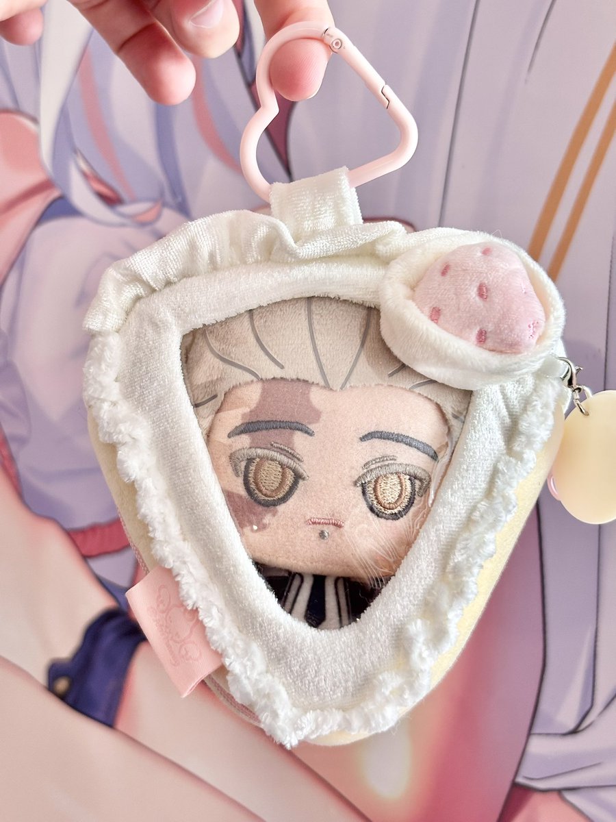 drunktamsy's tweet photo. Cake pouch for Tamsy arrived https://t.co/vyZ1Fj5Nk2