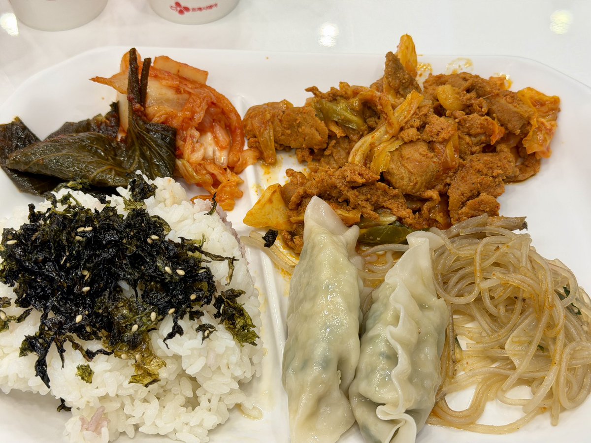 sararegi's tweet photo. 韓国🇰🇷ソウルからアニョハセヨ！
東横インの朝飯、日本よりおかずの種類が多いし美味いしで大満足。部屋も洗浄便座と浴槽があって、それでいて他のホテルより安いんだからそりゃぁ東横イン大人気ですわな https://t.co/mqTewfZTxx
