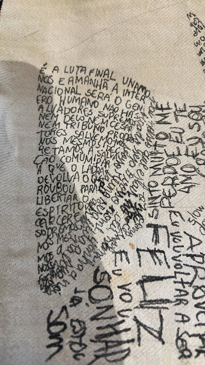 endoarrda's tweet photo. fazendo uma bolsa com o hino comunista do lado de pai nosso do lado de hopponopono do lado de tim bernardes do lado de vienna https://t.co/XxDkWmp6b3