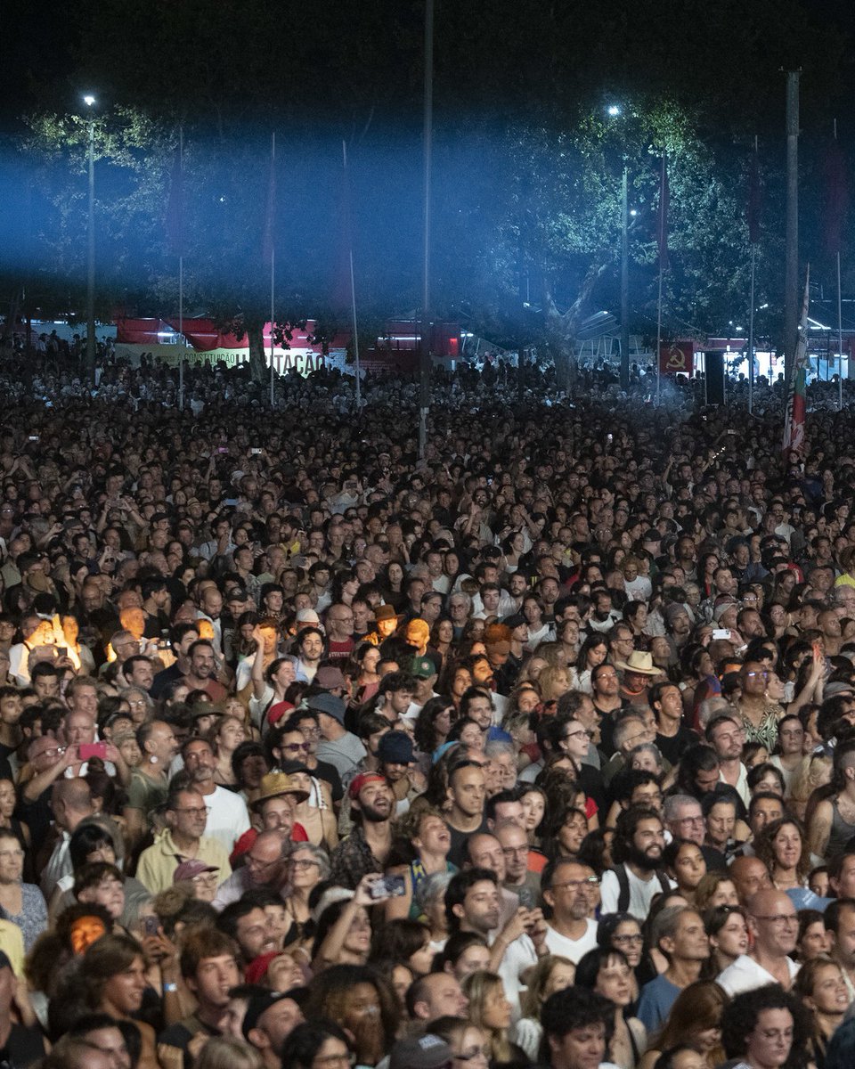 festaavante's tweet photo. A história de Pedro Jóia mistura-se com estes 50 anos de Festa do Avante!. Talvez por isso a sua guitarra percorre os mesmos caminhos de memória, de luta e esperança. https://t.co/CUlonAXxUt