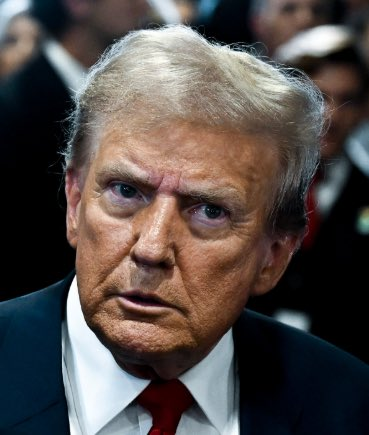 Willie_jackson_'s tweet photo. Trump single-handedly piled on 27.7% of our national debt! 🚨 This isn't "business," it’s financial arson. He sold our future to enrich his cronies while the country drowns in red ink. The biggest economic fraud in history! 📉💸🔥 #TrumpDebt #EconomicCollapse https://t.co/NCO4cjZkCq