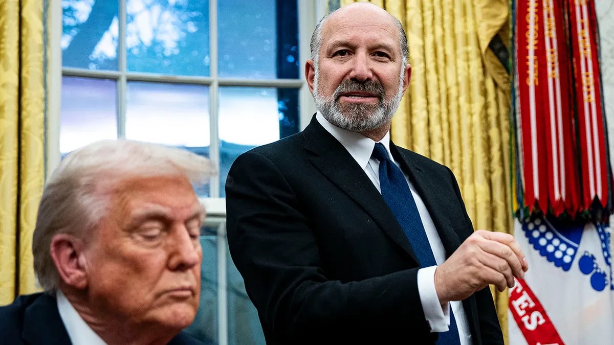 RpsAgainstTrump's tweet photo. Commerce Secretary Howard Lutnick reported more than $250 million in income in 2025, according to his financial disclosure obtained by the WSJ.  

Trump’s financial disclosure, released in June, showed more than $2.2 billion in income for 2025. https://t.co/yRokxllmME