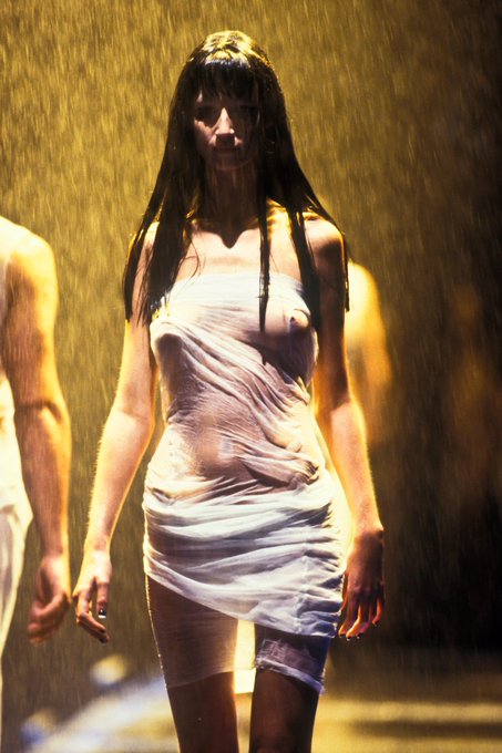 _ArchiveFashion's tweet photo. Alexander Mcqueen ‘golden shower/untitled’, 1998 https://t.co/b1A81WZKsU