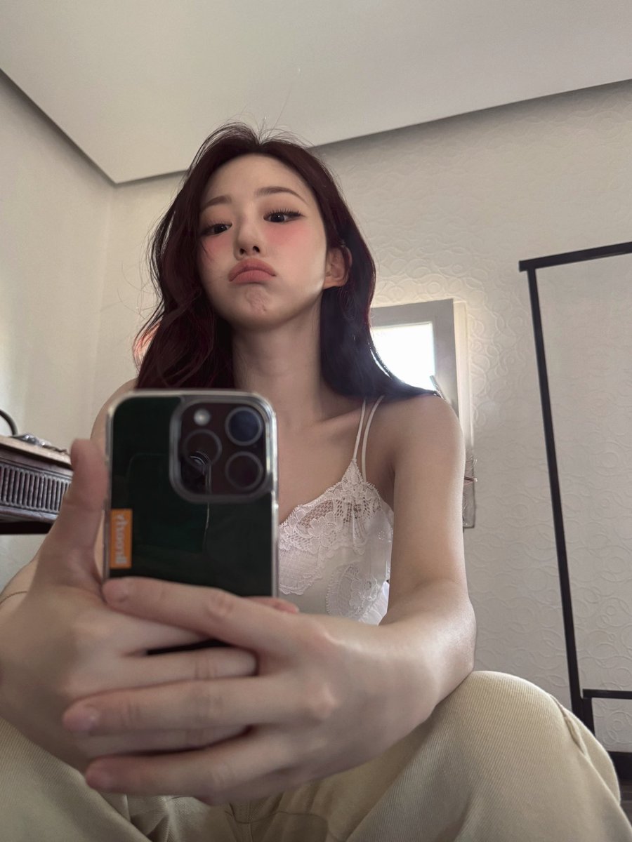 25ohw's tweet photo. red hair haewon >>>>> every other hairstyle she’s ever had

im willing to debate about this physically https://t.co/AbpVc07gcg