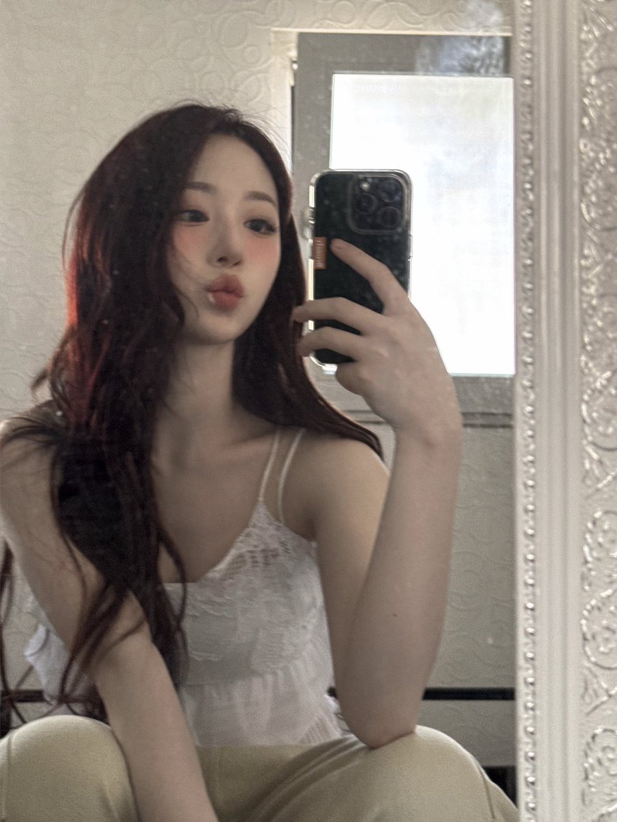 25ohw's tweet photo. red hair haewon >>>>> every other hairstyle she’s ever had

im willing to debate about this physically https://t.co/AbpVc07gcg