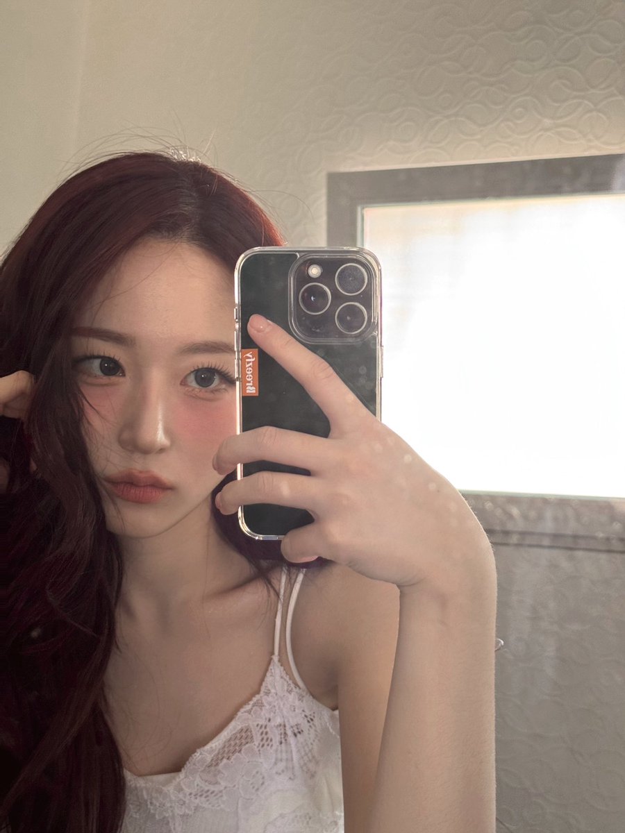 25ohw's tweet photo. red hair haewon >>>>> every other hairstyle she’s ever had

im willing to debate about this physically https://t.co/AbpVc07gcg