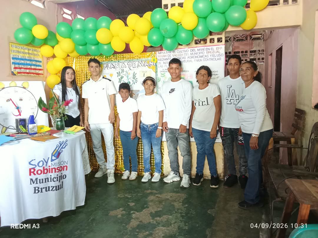 MROBINSONYARA's tweet photo. #05Sep Cierre de proyecto en el ambiente Hugo Chávez Frías II en el mcpio Bruzual con la facilitadora Norma Ortiz en el área agrícola, lograron el control de plagas mediante la elaboración de un insecticida natural para el cultivo de maní.
@NicolasMaduro 
@HectoRodriguez https://t.co/suOIzJIaa9