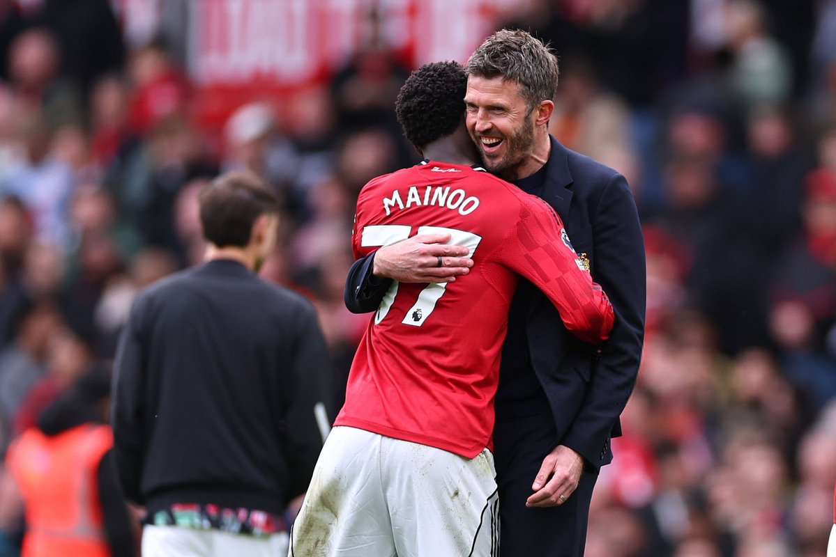 FabrizioRomano's tweet photo. 🚨 Michael Carrick: “Kobbie Mainoo can have another big season. He has come back great, and you can see him growing in personality and maturity”. 

“He is still so young, and there is loads to still come from him, which is great”. https://t.co/C6gBXjuwCf