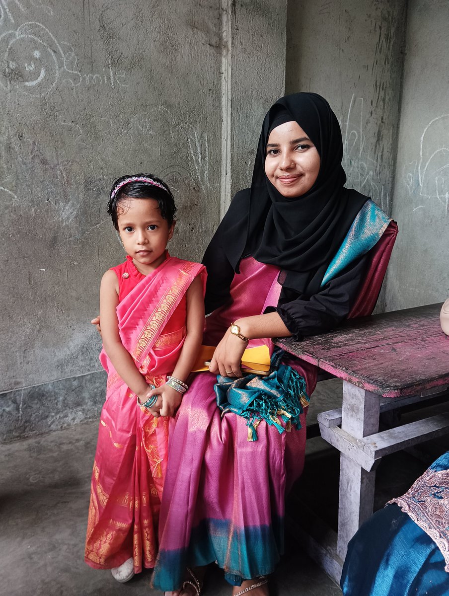 DrMRonFIRE's tweet photo. Our princess dressed like a Teacher and gifted greetings to her teachers.

I was with her until the program was over. I'm happy she could get friendly with teachers in spite of joining school recently.

The kids of government service holders need to learn better adjustments. https://t.co/uaR3sm4Ml8