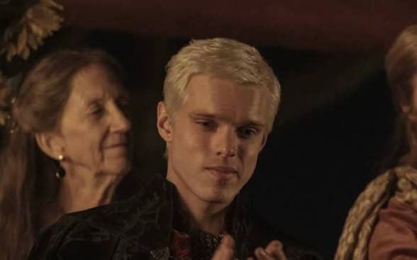 aerionnai's tweet photo. this being the sweetest he's ever looked and he's looking at valarr https://t.co/DzAb5KYv68