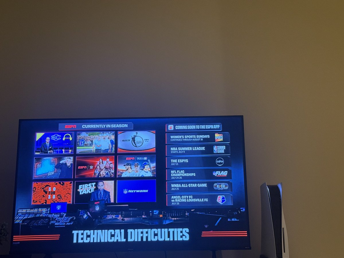 SSN_49ers's tweet photo. Not like there’s a game tying PAT about to happen! 

If I was this bad at my job I’d be fired by 9am tomorrow morning https://t.co/2AvNO4IJBA