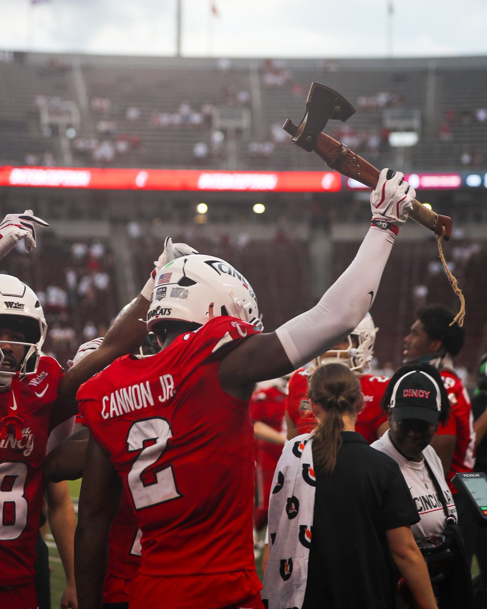 GoBearcatsFB's tweet photo. Force a turnover = get the Broadaxe 🪓 https://t.co/y02WobJz9q