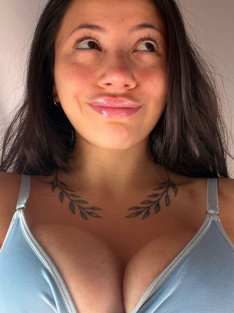 MoutH9b4_'s tweet photo. Be honest... do men still find women without tattoos attractive these days? https://t.co/6a6amX3fTP