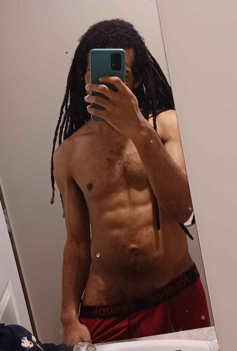 obviously_this's tweet photo. Just got out the shower but my arms are exhausted, someone else rub the lotion for me https://t.co/L6zRmmfveL