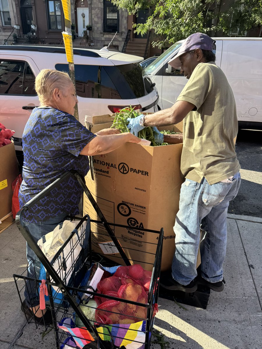 opendoorflc's tweet photo. Food Pantry Highlights! 🥕🥖🥫

It’s always a joy to give back and support our community! 💛 Thank you to everyone who helps make our weekly pantry possible. 🙌🏽

📍 999 Greene Avenue, Brooklyn, NY
🗓 Saturdays | ⏰ 8:30 AM – 10:30 AM

🤝 https://t.co/c9miDIj71f https://t.co/DbL85UwlVn