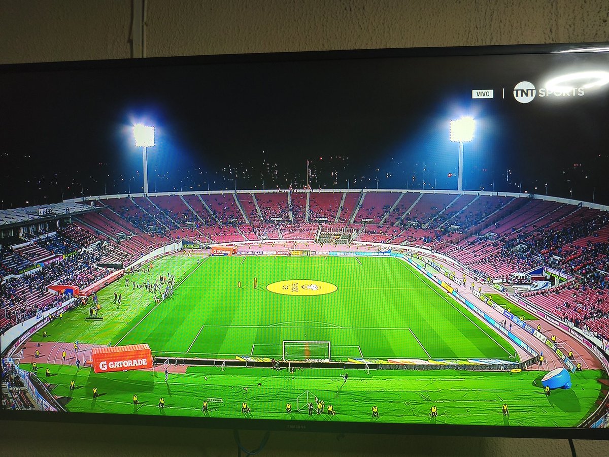 fenomenodelcolo's tweet photo. Notable que ni con jornada doble ni con 2x1 lograron llenar 🤣 Contra Colo Colo hicieron hasta un tifo pero te la venden como la más fiel jajaj https://t.co/cBtdOgQk8w