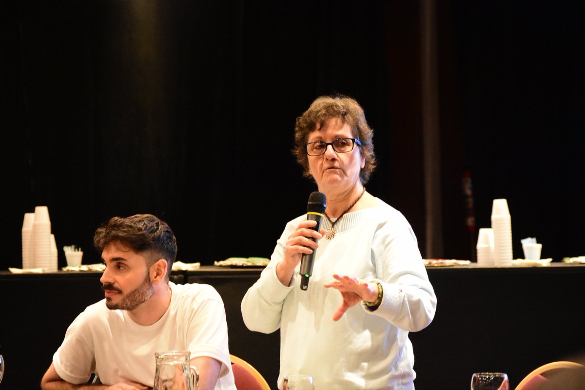 Cemupro_Arg's tweet photo. Junto a @MSladogna, Flavia Costa y @emmaiarussi nos planteamos algunas preguntas, de las miles que nos pueden surgir, en un mundo donde la inteligencia artificial toma protagonismo. ¿Estamos preparados para estos desafíos?

Mirá el panel completo en https://t.co/IyXfJfmdye https://t.co/BGTRQJ5YPT