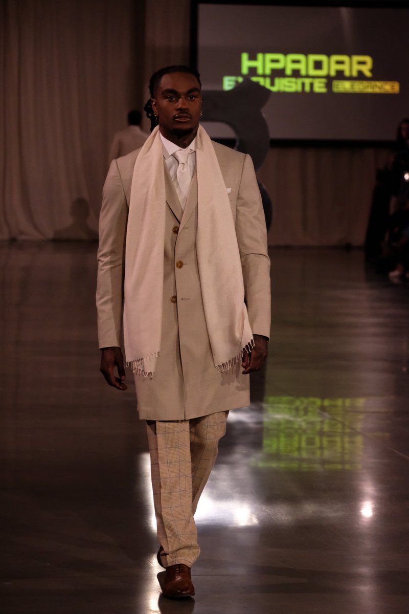 DLVisionMode's tweet photo. Magnifique défilé de mode présenté par H Padar lors de M3 Montréal hier soir où élégance et modernité étaient au rendez-vous, bravo ! 
#FashionShow #Montreal #ModeLocale #ModeMasculine #HPadar #DLVisionMode  

https://t.co/ePMUdpm64c https://t.co/lhhbadvPQT