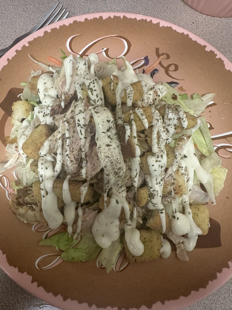 DaniHealz333's tweet photo. ✨🥰✨ Late lunch…Rotisserie chicken salad #latelunch #salad #rotisseriechicken #foodie #fyp https://t.co/Gh5Y7CYa5a