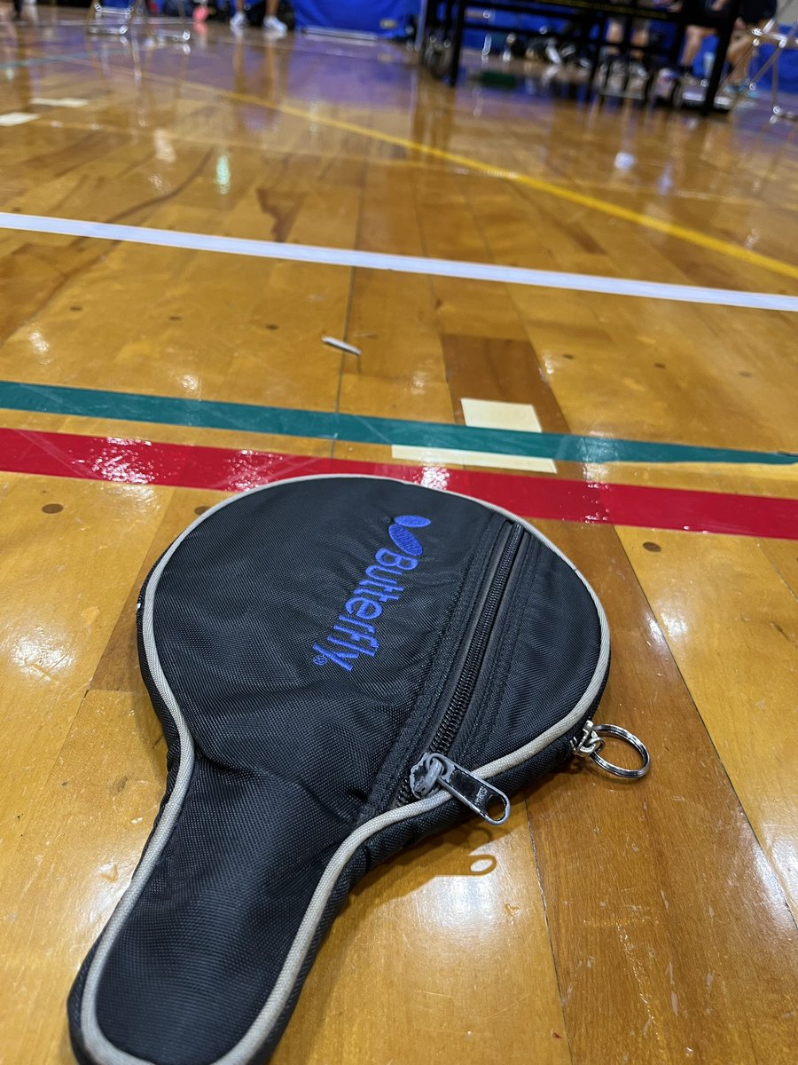 0_moto's tweet photo. 今日は試合。がんばります。このラケットケースは中学生の頃から。途中変わった時期もあったけど、また使い続けてる。かれこれ、30年！？ https://t.co/Ps7HdqlWc1