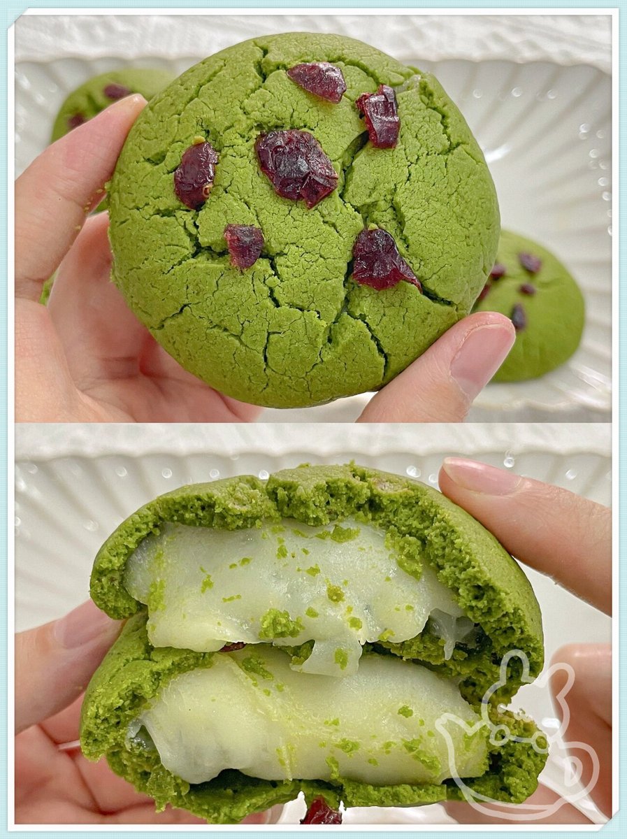 samra1225's tweet photo. Just grabbed a pack of crispy matcha cookies—they’re so good I’m already reaching for a second one  Who wants a bite https://t.co/XD5CqwhXpz