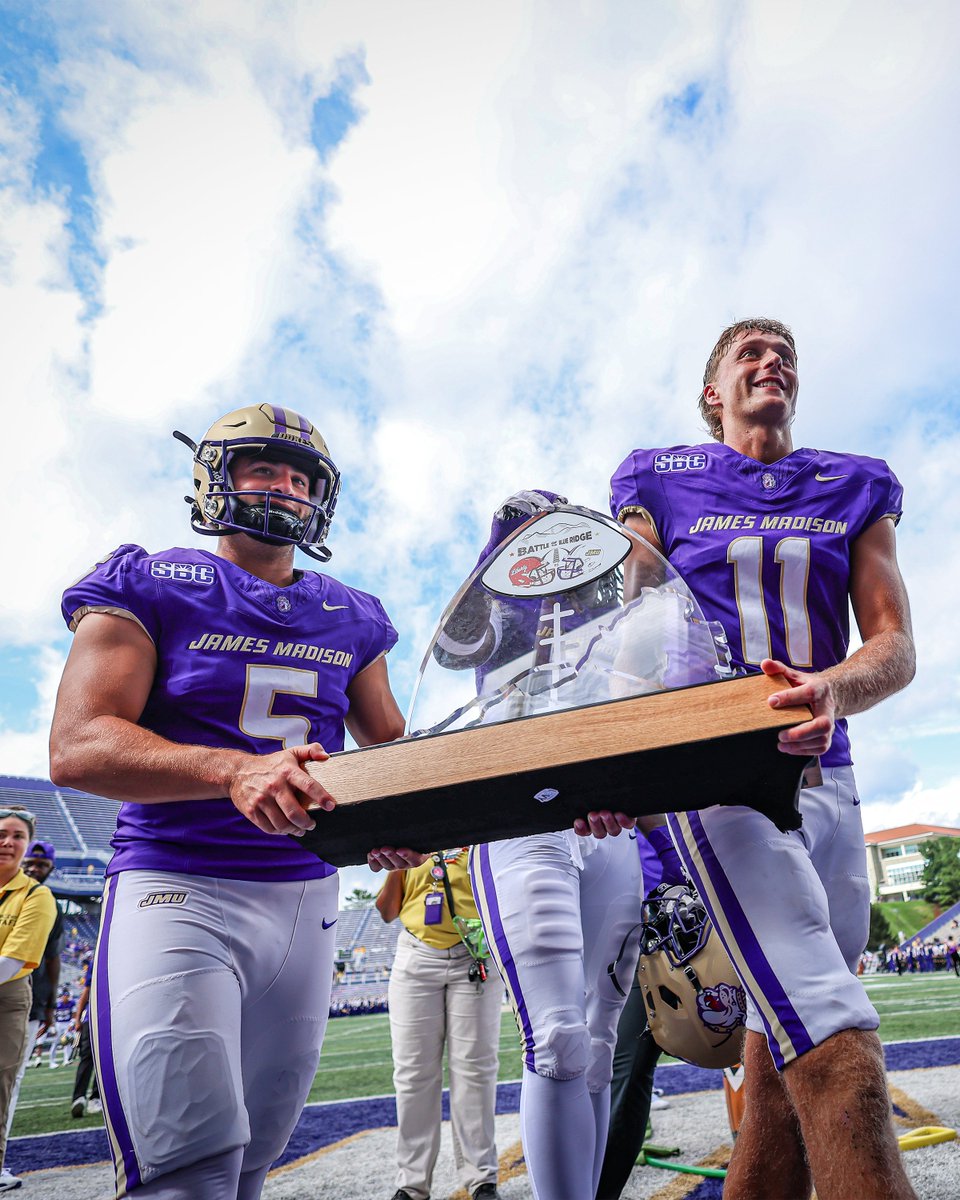 JMUFootball's tweet photo. The hardware remains in Harrisonburg!

#GoDukes https://t.co/90s1e5ayNf
