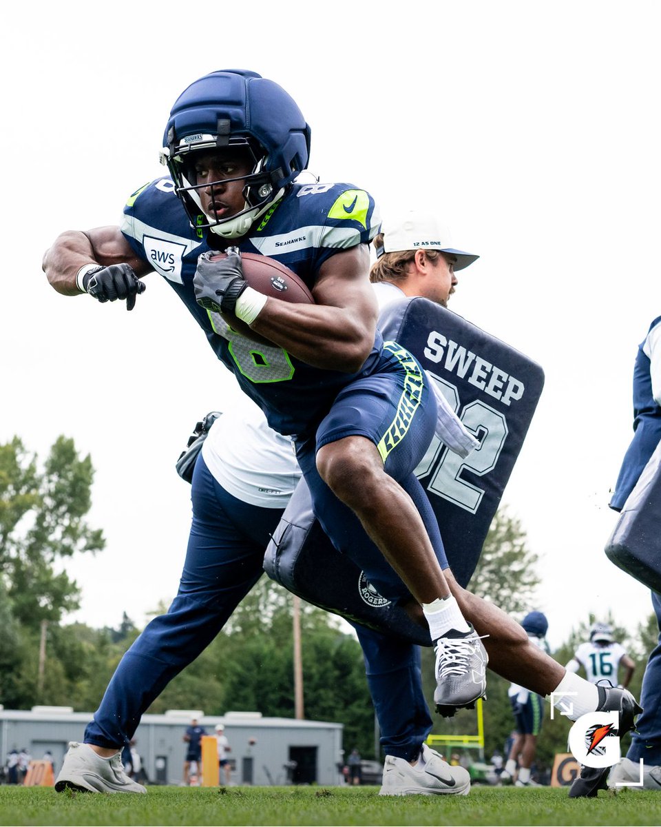 Seahawks's tweet photo. Weekend reps. 

More photos » https://t.co/yKgGx7kIes https://t.co/Vswvpwi8u4