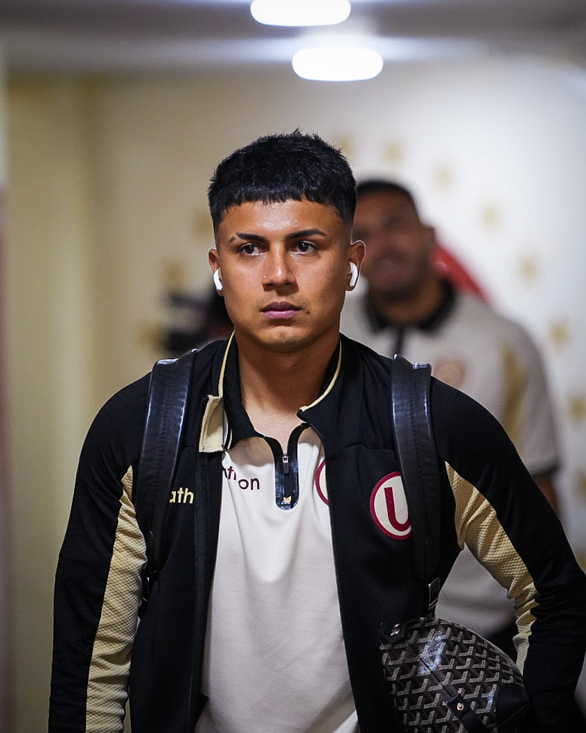 Universitario's tweet photo. 𝗘𝗡 𝗖𝗔𝗦𝗔 🫶🏟️

#UnidosOtraVez
#ConLaUsiempre https://t.co/Q7II0002dO
