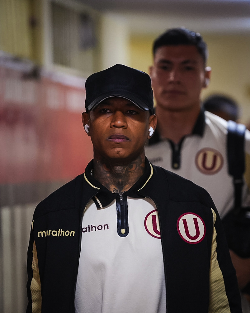 Universitario's tweet photo. 𝗘𝗡 𝗖𝗔𝗦𝗔 🫶🏟️

#UnidosOtraVez
#ConLaUsiempre https://t.co/Q7II0002dO