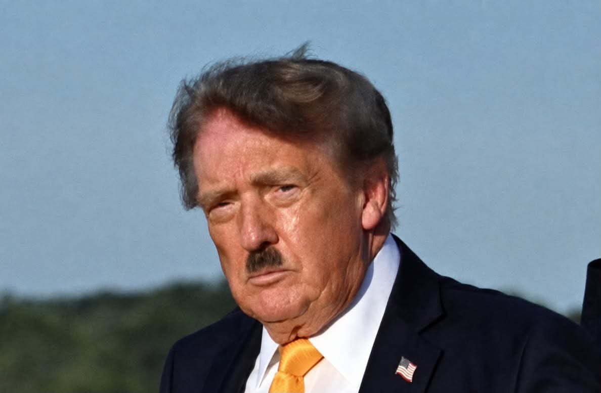 Charles_Rengel's tweet photo. He'll probably leave the world the same way Adolf did, trapped away in his ballroom/bunker.

#TrumpIsNotWell https://t.co/waN2En5e7c