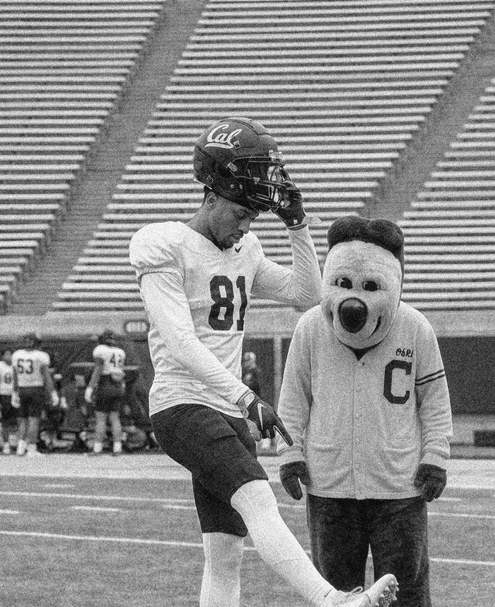 afdworldd's tweet photo. I PLAYD FOR CAL AND ITS FUNNY HOW I MET JAY LOVE SOMBODY WHO DIDN'T NEVER PLAY BALL IS CRAZY I DON'T GOTTA LIE BOUT MINES THIS ME RIGHT HERE LAST YEAR OF SCHOOL ON THIS DAY #daejeon #daejonlove #daejonlovechallenge #nfl #49ers https://t.co/CeepAQWeFB