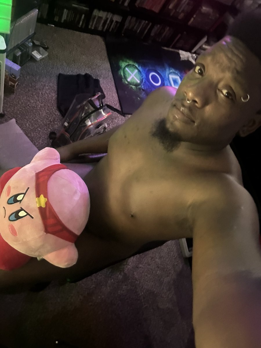 jpit12's tweet photo. Hopefully everyone having a great weekend. #Gamer. #Gaymer #Nerd #Nude #Gay 🏳️‍🌈🎮❤️💪🏾 https://t.co/tbsGCWRs62