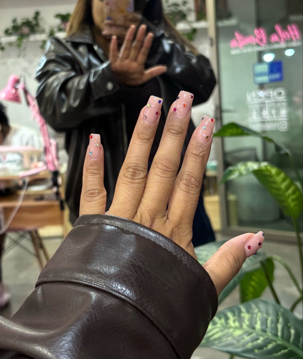Andipintor's tweet photo. Tuve una semana asquerosa pero hacerme las uñas es como: 😮‍💨💖🫶🏽❤️‍🩹 https://t.co/4d4FWXRoXU