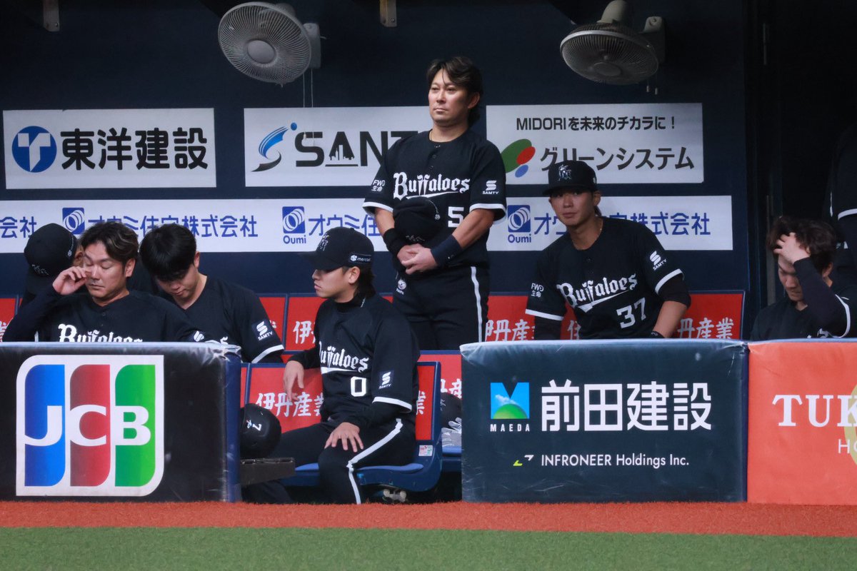 munenofan_'s tweet photo. 大阪市長が始球式でお話してる時帽子脱いで立って聞いててそんなまーさんに恋した
#西野真弘 https://t.co/bYWajRTW03