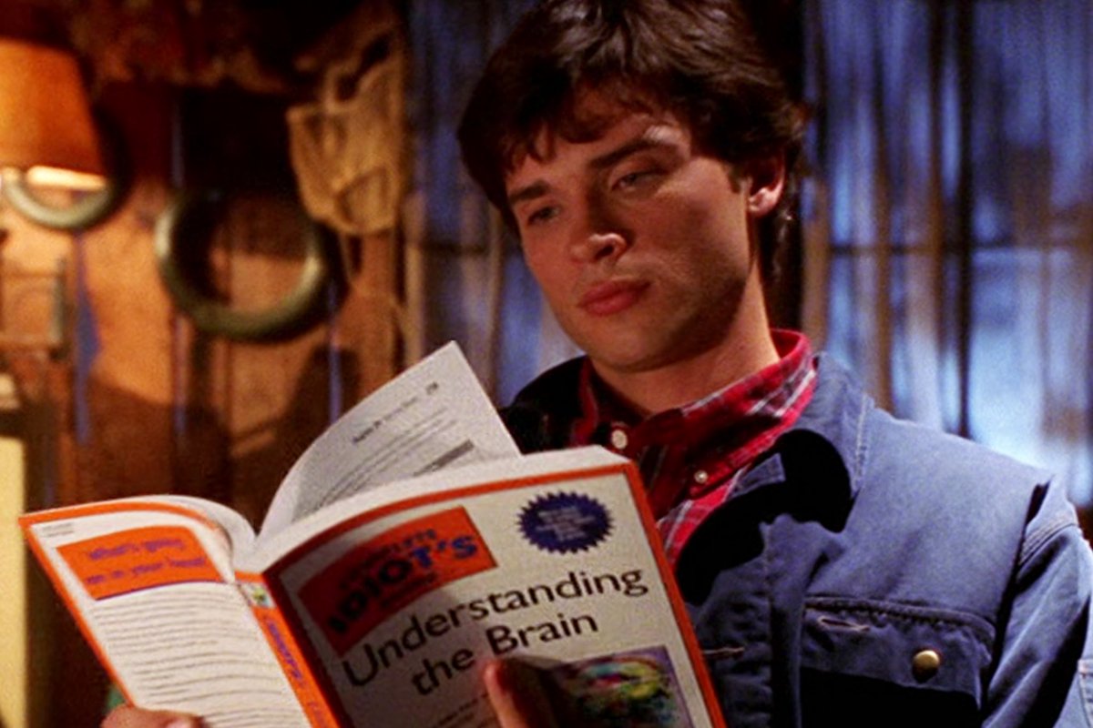 clarkgifs's tweet photo. happy national read a book day to clark kent https://t.co/wDgl7vwxoy