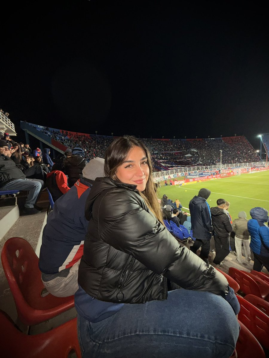 MelinaDePiano's tweet photo. Hoy norte y triunfo 💙❤️ https://t.co/9VHrClH27o