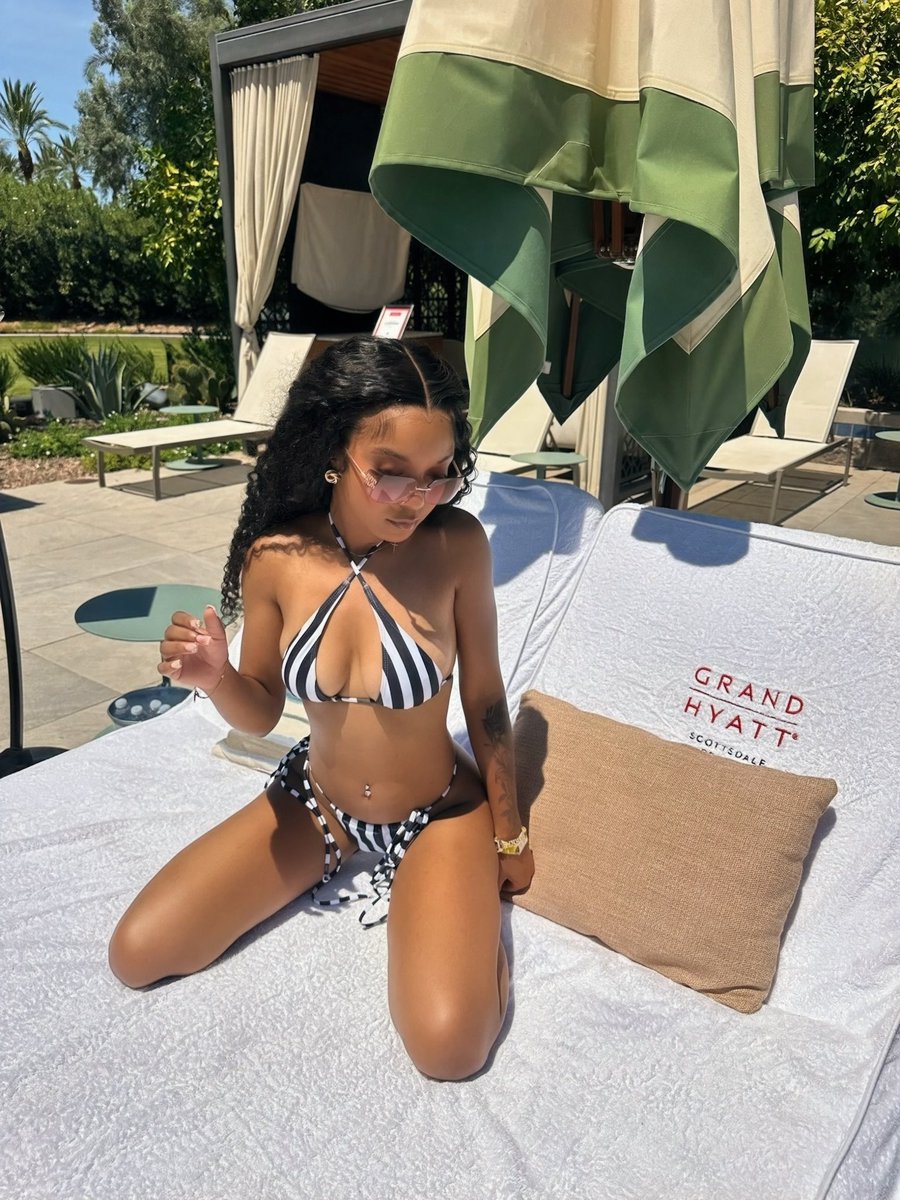 logannkiimora's tweet photo. I miss summer https://t.co/PmgWwkIupy
