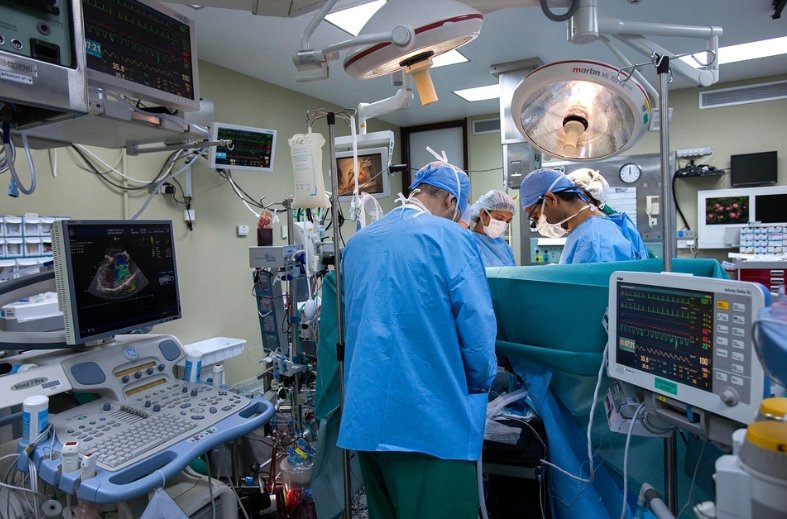 Alice68j's tweet photo. Every minute and every second in the operating theatre is dedicated to safeguarding lives https://t.co/dJdTDJRceX