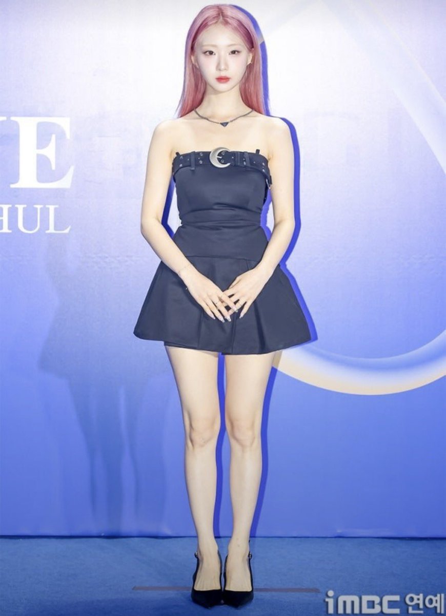 looblebase's tweet photo. Yeojin absolutely stuns for Seoul Fashion week. https://t.co/jNsoVCuE3Q