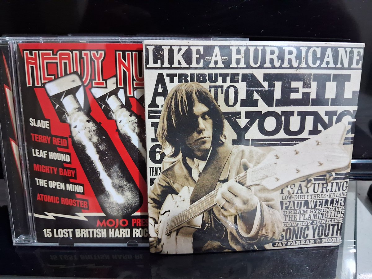 vanserpa's tweet photo. Garimpo de hoje . Tinha vários CDs lacrados de revistas gringas como Mojo e Uncut. Lá fora ainda vem CDs de brinde com algumas revistas, bons tempos que aqui ainda existiam  revistas de música nas bancas.#cds #mojo #uncut https://t.co/AmhRVt6VfW