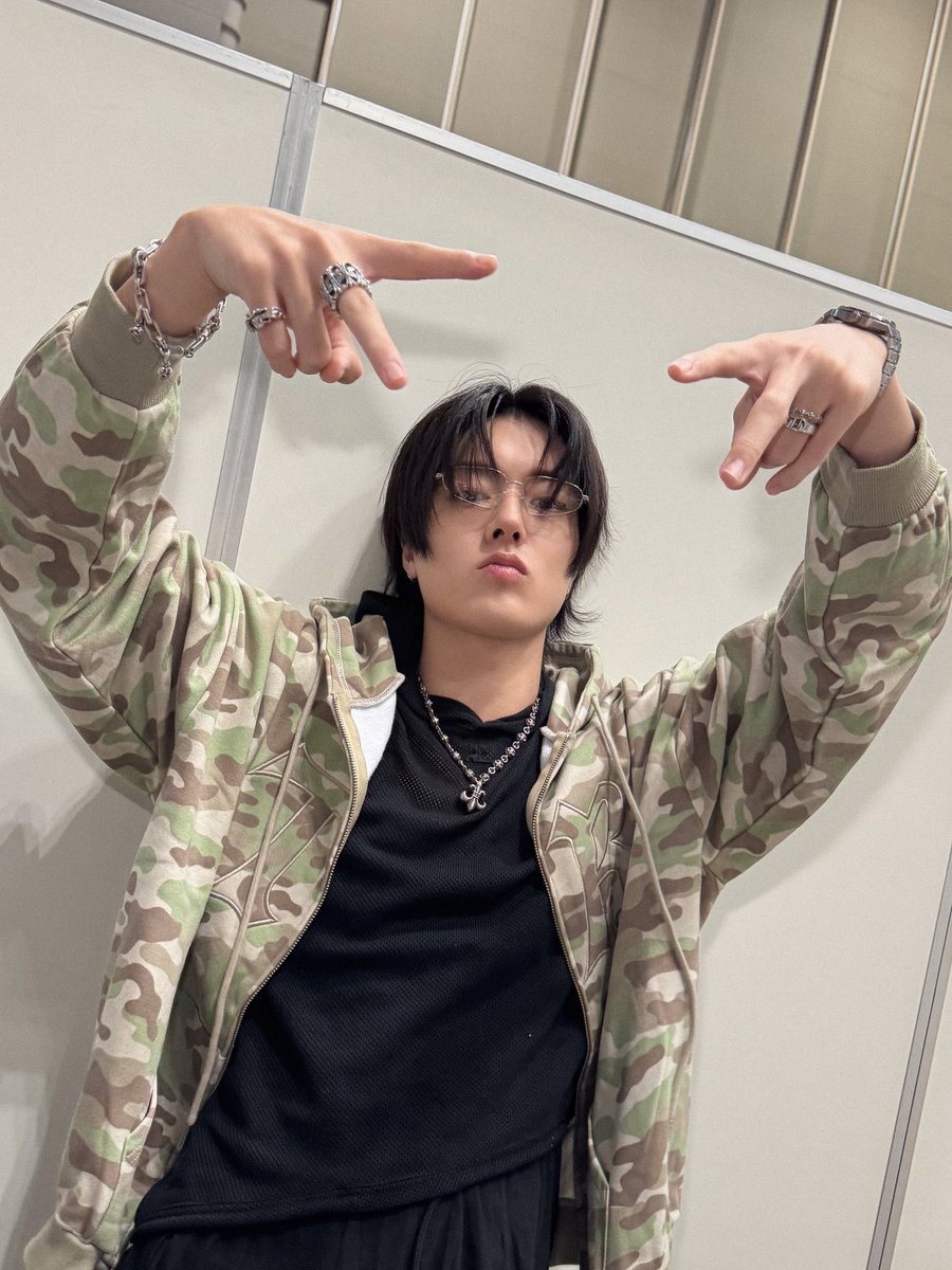 yg_treasure_jp's tweet photo. [🎪]

TREASURE THE STAGE 2026
NEW WAV : LIVE IN JAPAN

本日最終日‼️グッズ販売中✨

少し肌寒くなってきた季節にぴったりのフーディーやスポーツジャケット☆

秋に向けて羽織るアイテムもぜひチェックしてくださいね✨️

スポーツジャケットはメンバー大好評アイテムです🤫🩷

🔗詳細はこちら
https://t.co/gVSlntgqYL

#TREASURE #トレジャー #트레저 #THESTAGE_NEWWAV_LIVE_IN_JAPAN